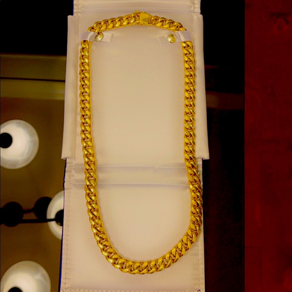 12 mm yellow gold cuban link chain 10k  82.9 grams 24” .